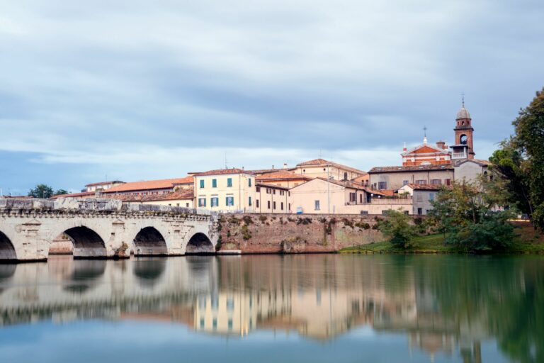 Borgo San Giuliano: viaggio tra storia e murales colorati